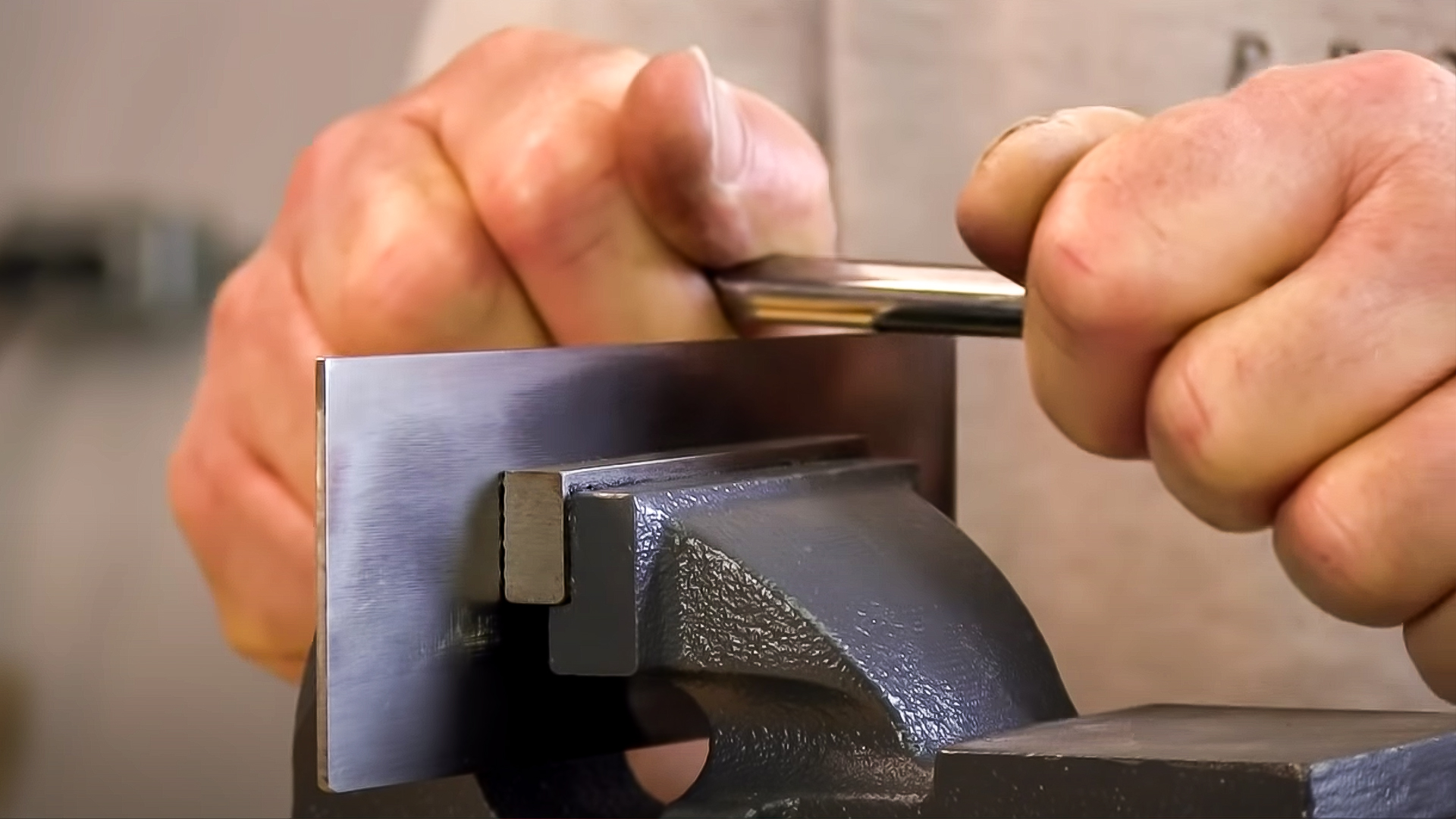 Cómo preparar el filo de las cuchillas para trabajar en las guitarras Cómo preparar el filo de las cuchillas para trabajar en las guitarras