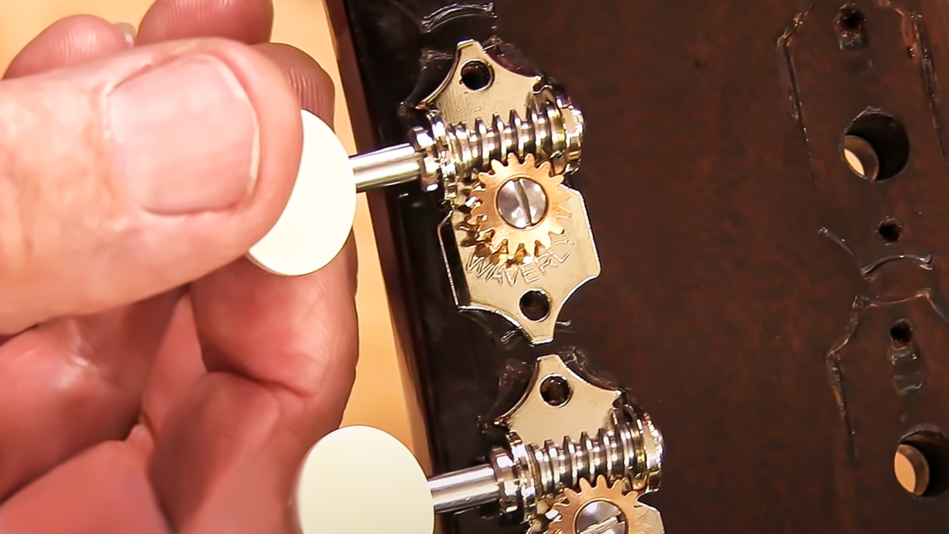 ¡Se han solucionado los problemas de ajuste + una lección de guitarra!